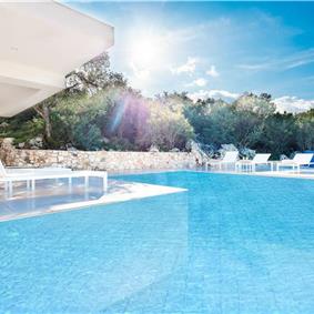 4 bedroom villa with infinity pool and sea view in Perithia, Corfu, sleeps 9